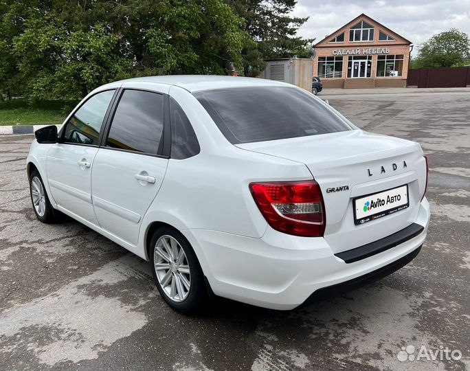 LADA Granta 1.6 МТ, 2019, 180 000 км