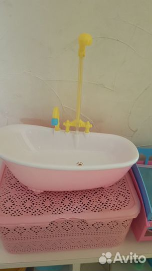 Детские игрушки: трельяж, ванна, кроватки 2шт