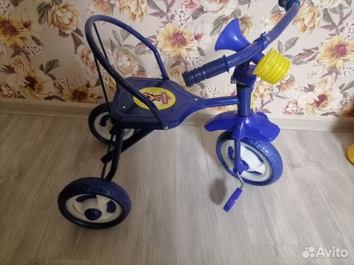 Детский велосипед и детский поезд