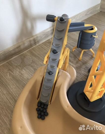 Подъемный кран игрушка