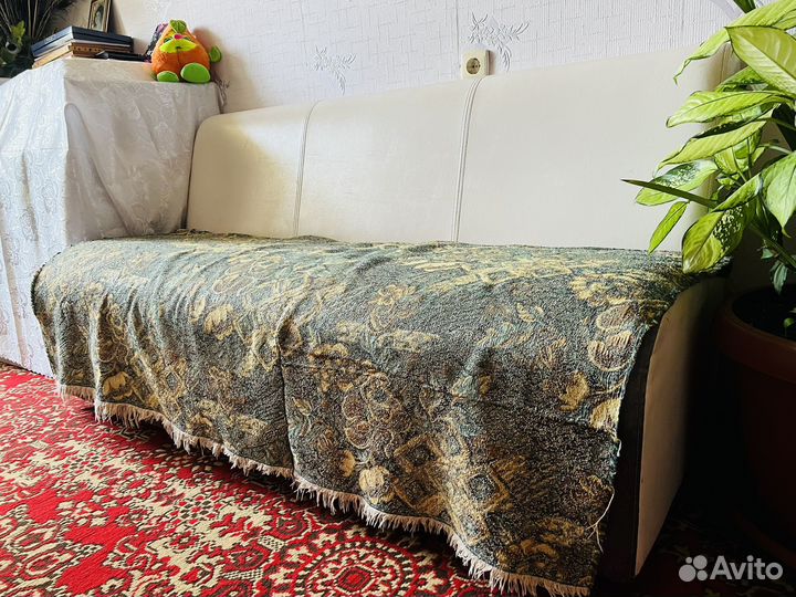 Кожаный диван