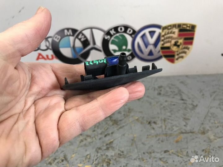 Форсунка омывателя правая Audi A5 8T cdnc 2011