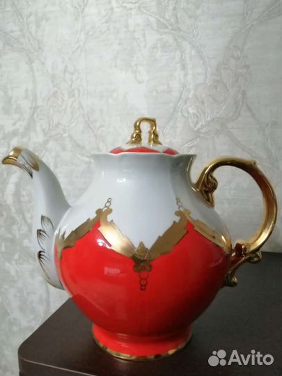 Чашки чайные и чайники доливные