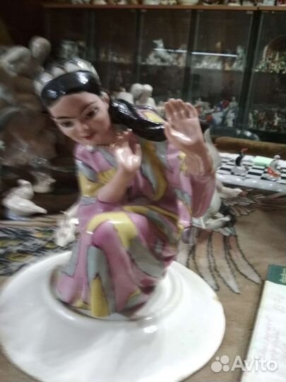 Статуэтка,цена на 2 фото