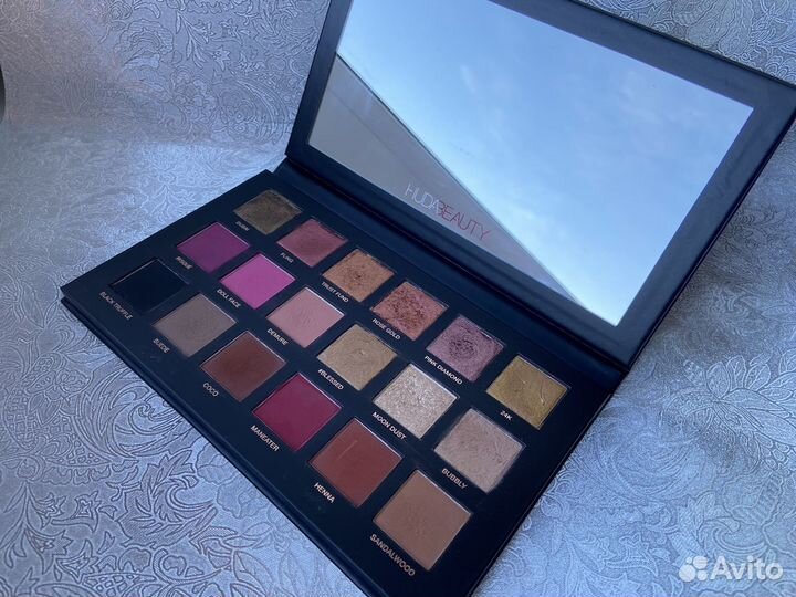 Тени huda beauty