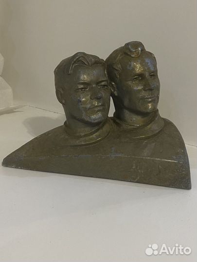 Космонавты, бюст Николаев, Попович, 1962