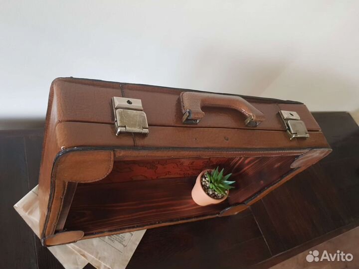 Чемодан полка тумба