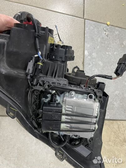 Фара передняя левая ксенон Toyota Avensis T250