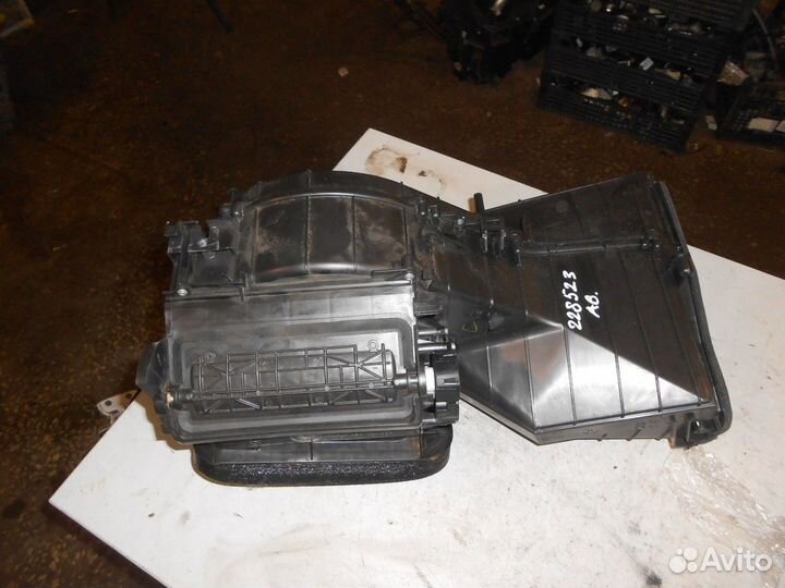 Корпус вентилятора отопителя (Audi A6)