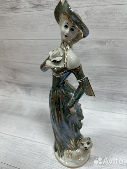Сувенир статуэтка фарфор Леди