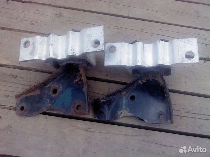 Опора двигателя правая Renault Logan