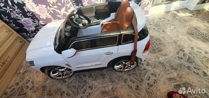 Детский электромобиль Toyota