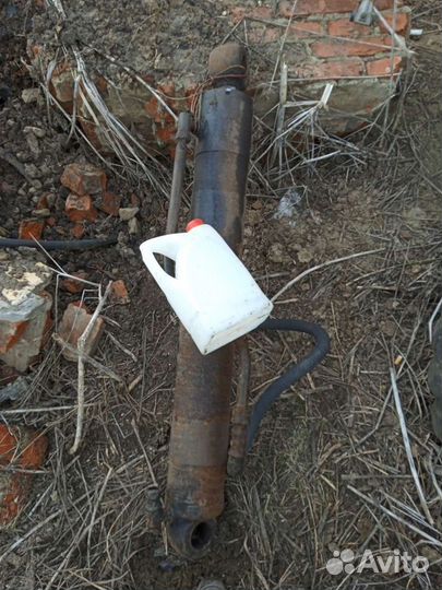 Гидроцилиндр подъема стрелы манипулятора