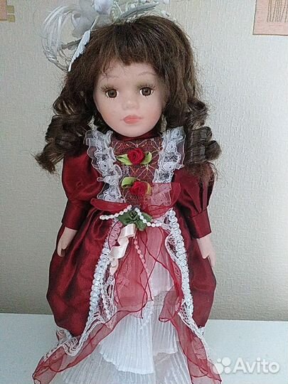 Фарфоровая кукла
