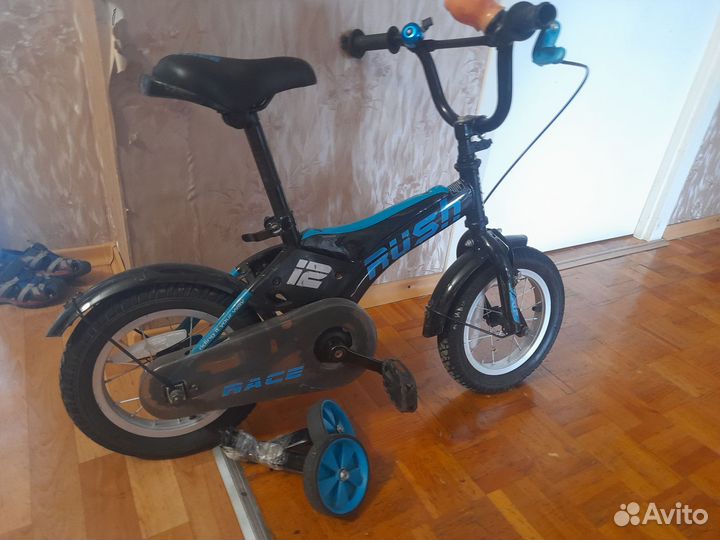 Продам детский велосипед 4х и 2х колесный