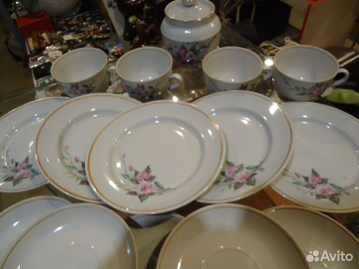 Часть чайного сервиза