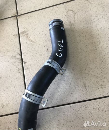 Патрубок радиатора Kia Rio 4 Hyundai Solaris 2