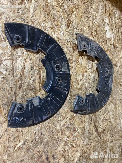 Пыльник тормозного диска VW Touareg 02-18