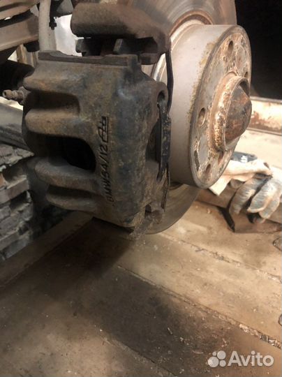 Передние тормоза e36 в сборе