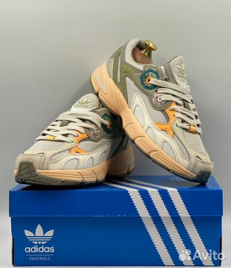 Кроссовки adidas женские