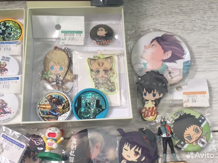 Брелки Фишки редкие Значки Карточки из Японии кт