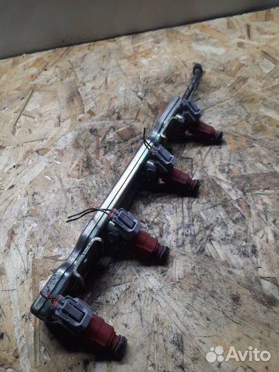 Топливная рампа Nissan Almera N16 1.5 QG15DE 2005