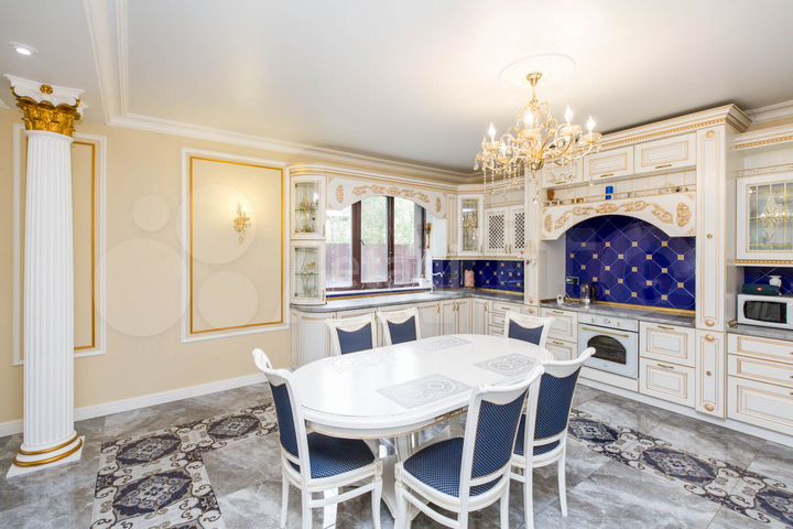 Дом 272,2 м² на участке 7,3 сот.