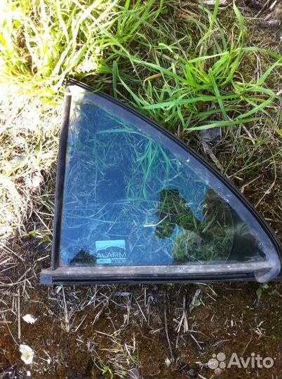 Форточка левая на Mercedes w211 E-Class