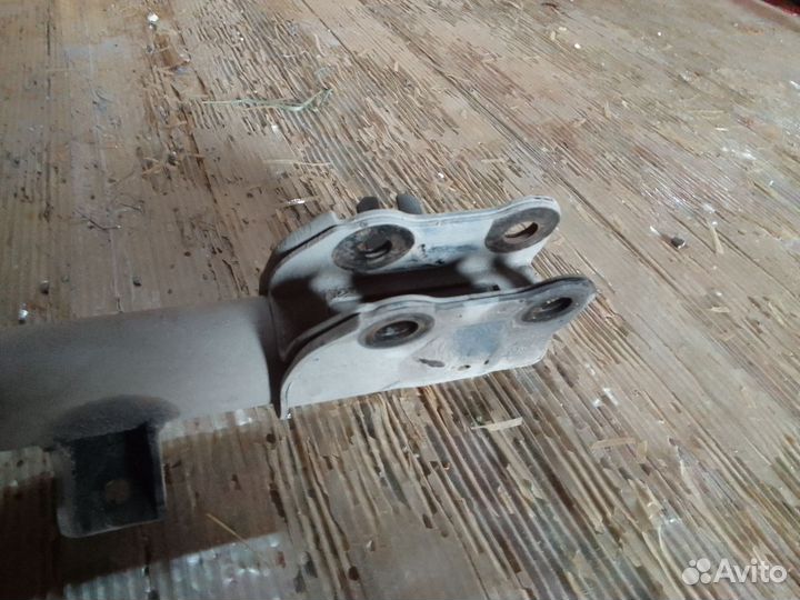 Продам передние амортизаторы