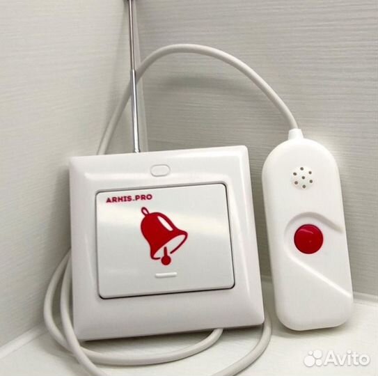 Кнопка вызова персонала с выносной кнопкой в руку