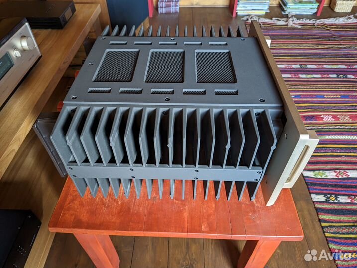 Accuphase P-1000 усилитель мощности