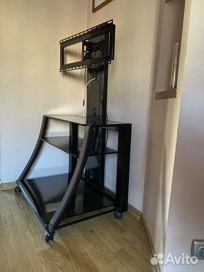Тумба под телевизор стеклянная с кронштейном