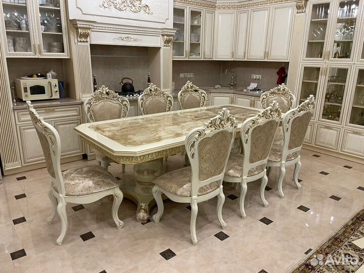 Кухонный стол и стулья