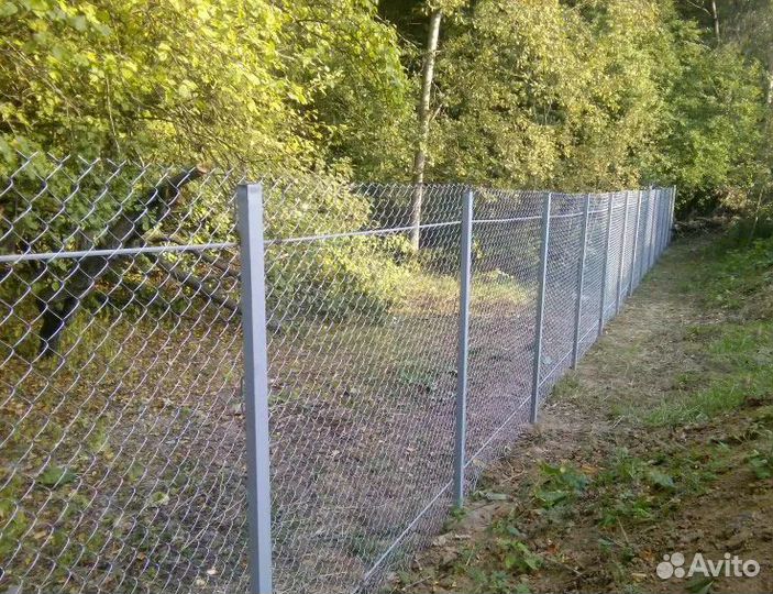 Установка забора из сетки рабицы