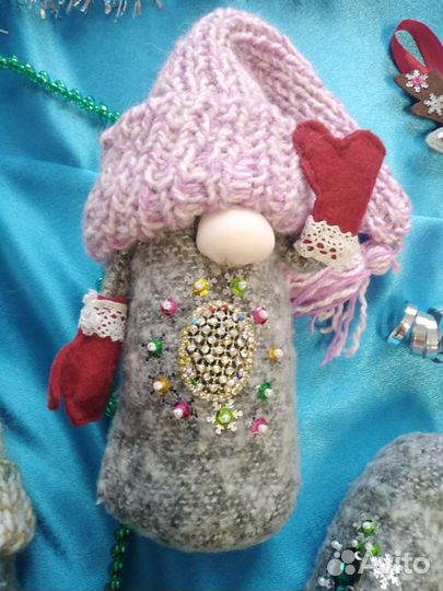 Новогодний скандинавский гном выполнен из текстиля