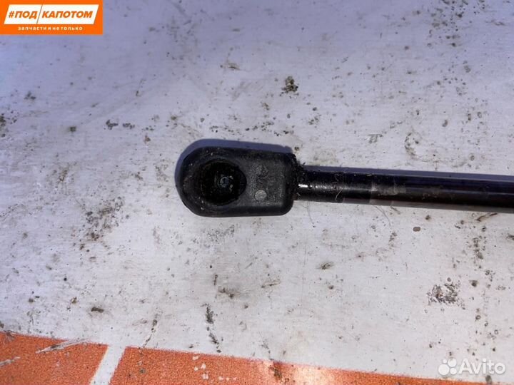 Амортизатор капота Mercedes-Benz C-Класс W204 2010