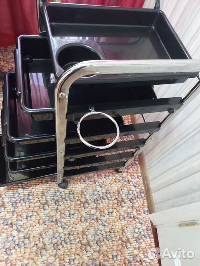 Столик-тележка мастера салона красоты