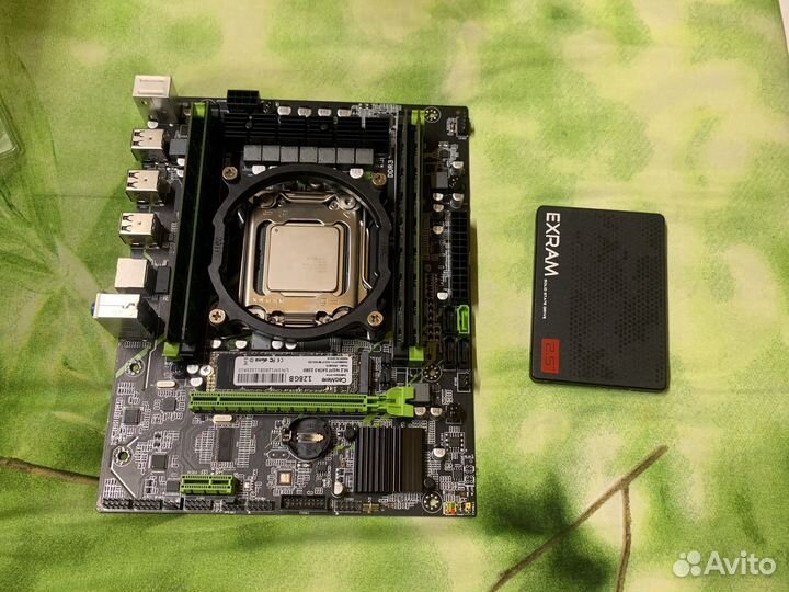 Материнская плата с процессором и памятью