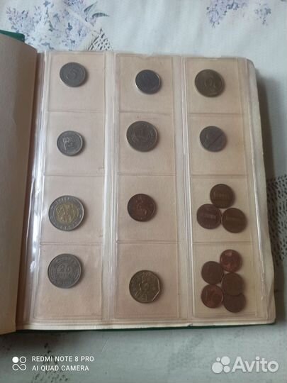 Альбом с иностранными монетами одним лотом