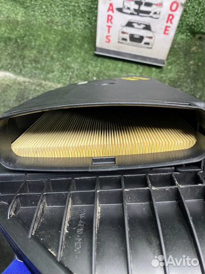 Корпус воздушного фильтра на Mercedes R-Class W251