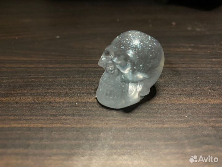 Брелок череп из эпоксидной смолы