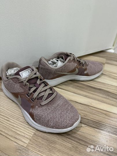 Кроссовки nike оригинал 37,5 р-р