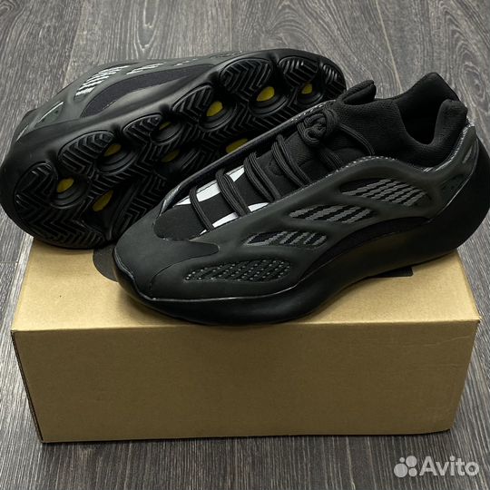 Кроссовки Yeezy 700 v3 Alvah