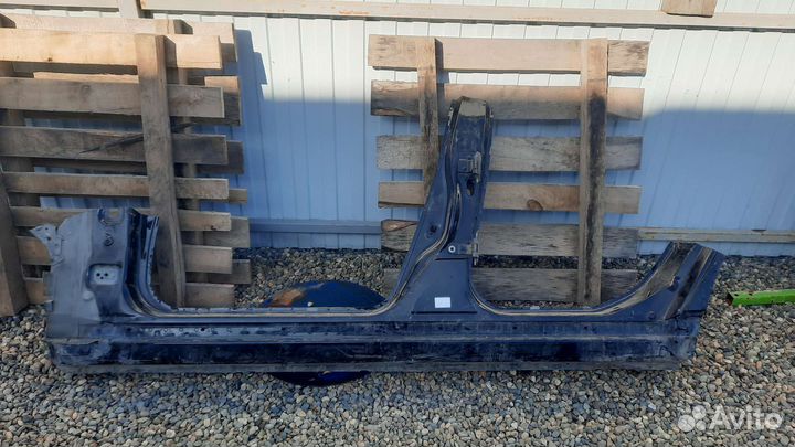 Левый порог Инфинити QX70