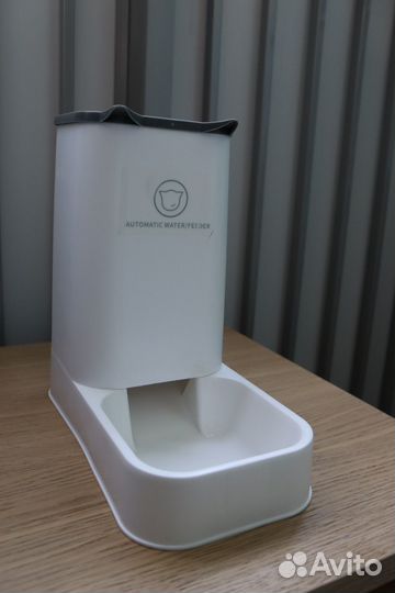 Автоматическая кормушка для кошек и собак