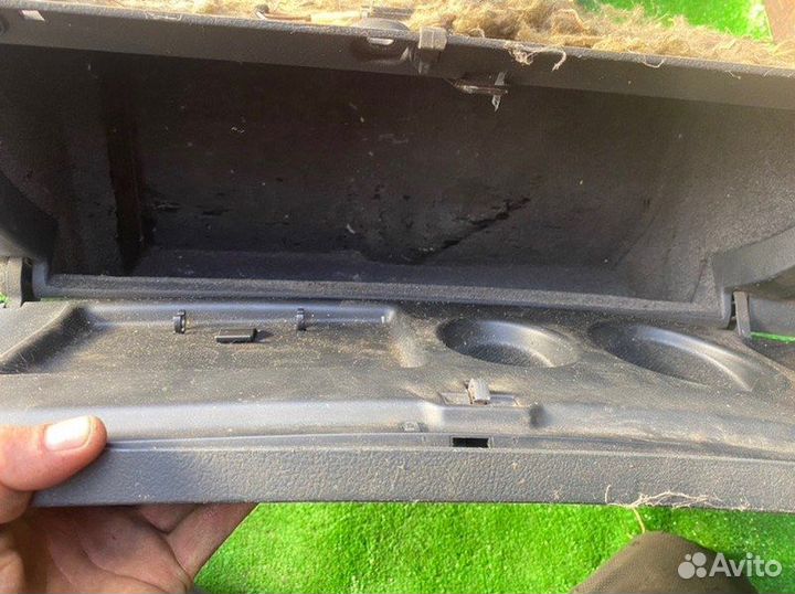 Бардачок Audi A6 C5 2.4 1999