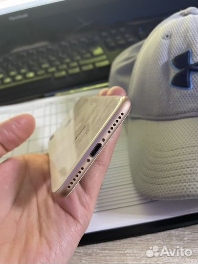 iPhone 8, 64 ГБ