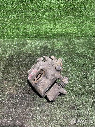 Суппорт передний правый honda FIT GD1