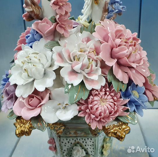 Статуэтка Ваза с цветами, Китай, фарфор, 1990е гг