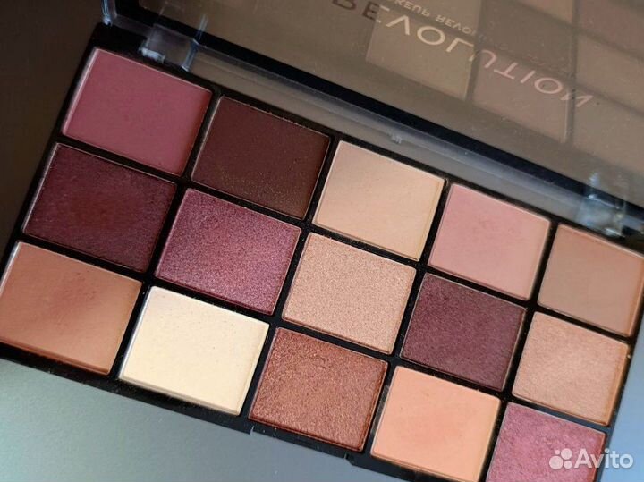 Палетка теней для век revolution provocative